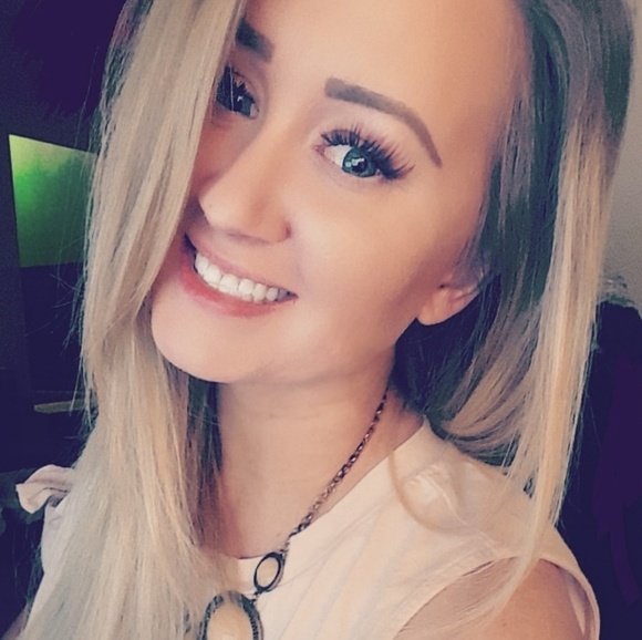 Meet your Posher, Ashley - Picture 4 of 7